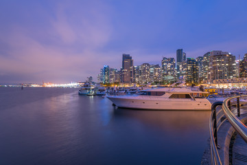 Obraz premium Vancouver, Kanada, Abendstimmung am Coal Harbour