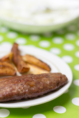 Stuffed burger with potatoes