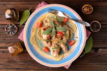 Chicken wings cooked with lemon and sage aromas