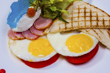 eggs with sausage and vegetables