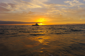 Fototapeta na wymiar Boat Sunset