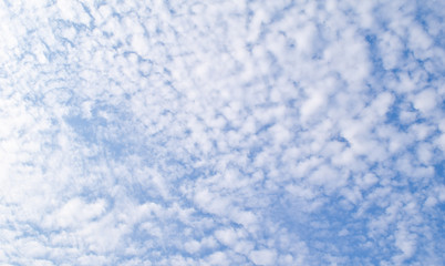 Fototapeta na wymiar The vast blue sky and clouds sky