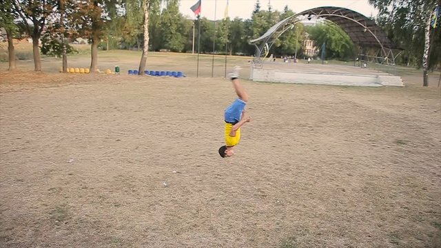 Parkour and Freerunning does a combo in slowmotion