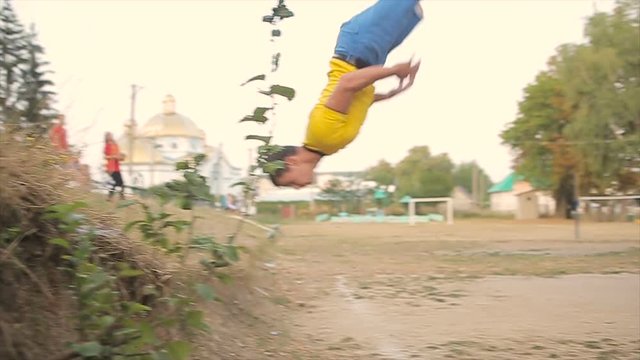 Parkour and Freerunning does a combo in slowmotion