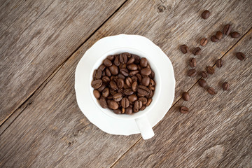 Obraz na płótnie Canvas Coffee cup with roasted coffee beans.