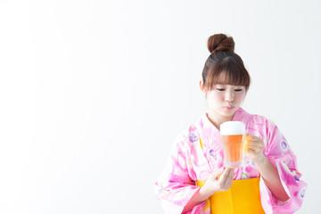 浴衣の女性・白バック