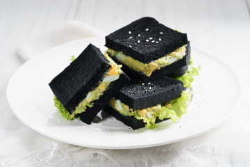 green avocado and egg sandwich