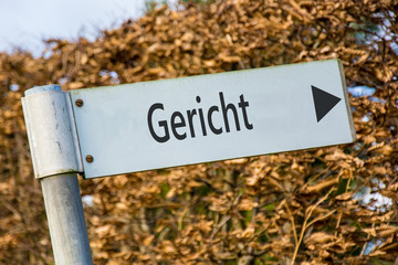 Schild 92 - Gericht