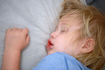 Enfant dort © Irena Begusic