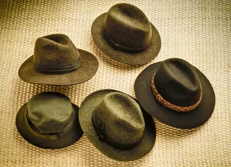Türaufkleber assorted hunting hats © MIGUEL GARCIA SAAVED