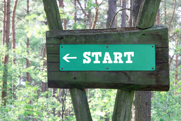 Start auf altes rustikales Schild