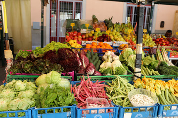 Pisa, Toscana, Italien, Städtereisen, Urlaub,Stadtansicht, Brücke, Markt, 