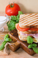 Sandwish with ham and cheese