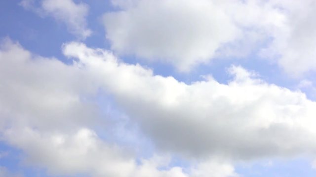 4K・青空に浮かぶ白雲・タイムラプス_3-308
