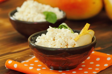 Cottage cheese in bowl with pear