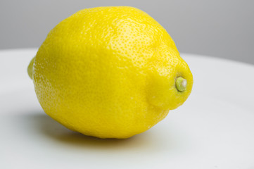 Gelbe Zitrone