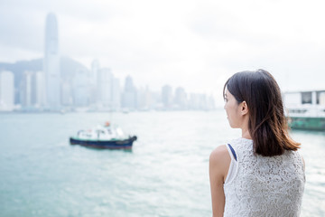 Fototapeta na wymiar Woman enjoy travel in Hong Kong