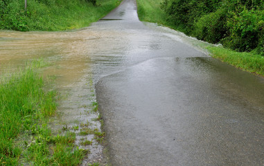 Fototapeta na wymiar inondation of a road