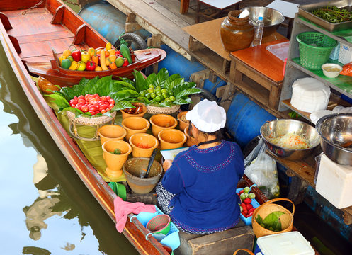 Cuisine on the boat in Bangkok