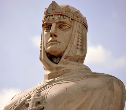 Kiew - Statue der Gro&szlig;f&uuml;rstin Olga vor dem St. Michaelskloster