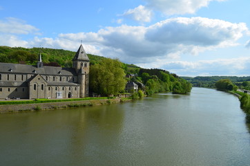 Fototapeta na wymiar Eglise Abbatiale Notre-Dame d'Hastière (Wallonie-Belgique)