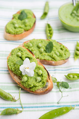 Green peas puree
