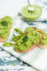 Green peas puree
