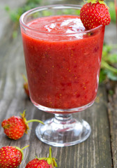 The fresh organic strawberry smoothie
