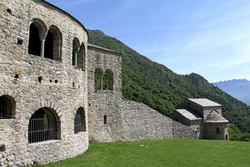Fototapeta na wymiar Basilica di San Pietro al Monte e oratorio di San Benedetto; Civate