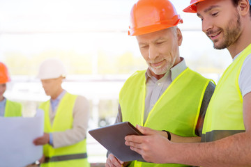 Construction workers. Project discussion