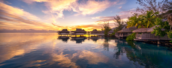 Romantischer Sonnenuntergang auf den Malediven - obrazy, fototapety, plakaty