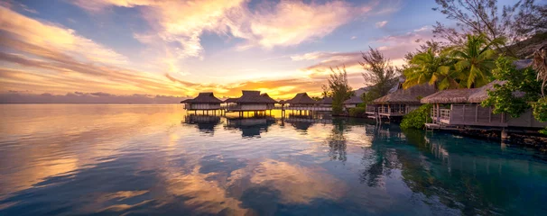 Crédence de cuisine en verre imprimé Bali Coucher de soleil romantique aux Maldives