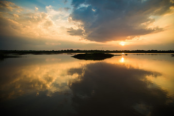 Obraz premium Sunset on the river - landscape series
