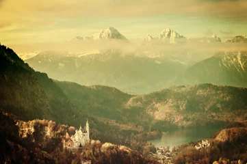 Raamstickers Olijfgroen Vintage landschap met kastelen in de bergen