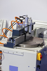 Engine for aluminum profiles