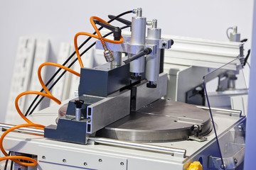 Engine for aluminum profiles