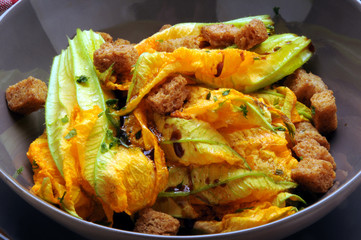Cucurbita pepo Adi balqabaq Zucchini flowers Summer squash Gartenkürbis Flores Fiori di zucchine Courges d'été Sierpompoen Abobrinha Fiori di zucca Dynia zwyczajna 北瓜 ペポカボチャ Salad Insalata Ensalada