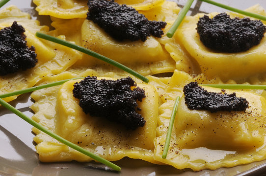 Ravioli Равиоли רביולי Raviolis راویولی Ռավիոլի ラビオリ 라비올리 Равиоли ราวีโอลี Cucina italiana Raviolo 意大利餃 Kuchnia włoska Italian cuisine 義大利飲食 이탈리아 요리 Caviar イタリア料理 Чёрная икра Caviale Kaviar
