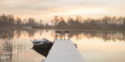 piękny wschód słońca nad przystanią © Mike Mareen