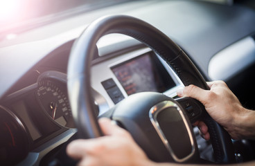 Obraz premium Hands on steering wheel