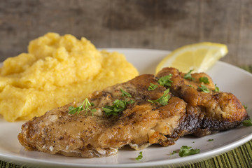 Fried fish with polenta and lemon