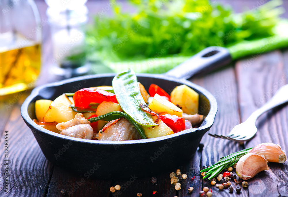 Sticker fried meat with vegetables