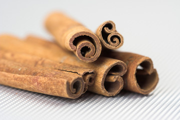  cinnamon sticks