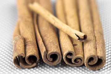  cinnamon sticks