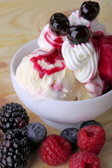 Affogato all'amarena e frutti di bosco