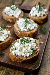 Sandwiches with curd cheese