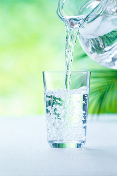 「水 注ぐ」の画像 - 3,758 件の Stock 写真、ベクターおよびビデオ | Adobe Stock