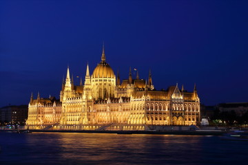 Fototapeta na wymiar Hungarian Parliament Building 3