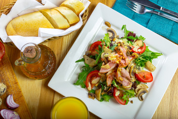 Warm mushroom salad with chilli and tomatoes