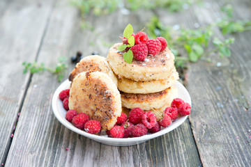 Homemade cottage cheese cheesecakes with fresh berries
